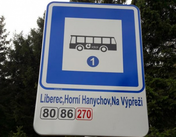 Autobusové zastávky v Libereckém kraji mají nové označníky