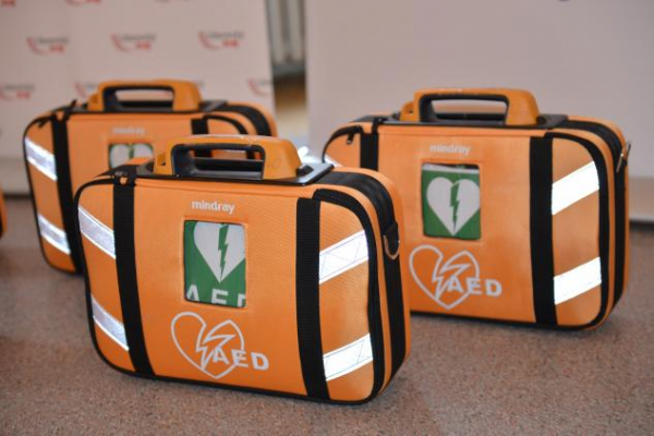 Díky penězům z Libereckého kraje a ministerstva získali zdravotníci nové sanitky a defibrilátory
