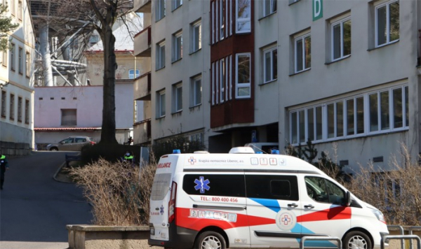Samoplátci vracející se ze zahraničí mají možnost otestování na koronavirus v krajských nemocnicích Liberecka, zaplatí za to 3.000 korun
