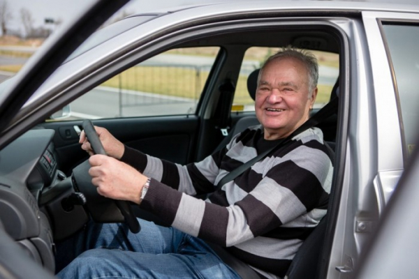 Projekt Jedu s dobou učí seniory zvládat krizové momenty za volantem již třetím rokem