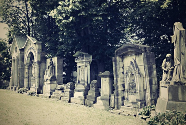 Nadšenci obnovují starý hřbitov v Kamenickém Šenově. Liberecký kraj pomohl statisíci korun