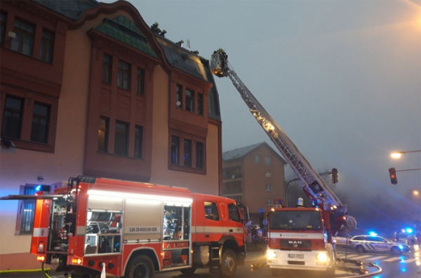 V jabloneckých Vrkoslavicích hořel dům, deset osob muselo být evakuováno