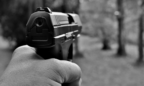 V Liberci zastřelil muž manželku, pak obrátil zbraň proti sobě