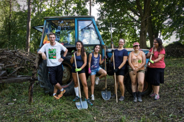 Mezinárodní dobrovolníci pečují o přírodu v Libereckém kraji