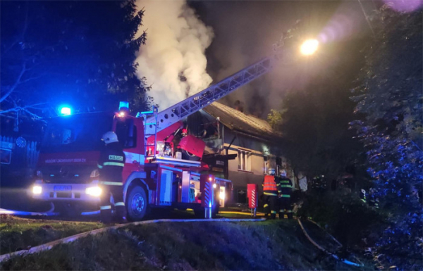 Technická závada na lednici zapříčinila požár domu v Bozkově