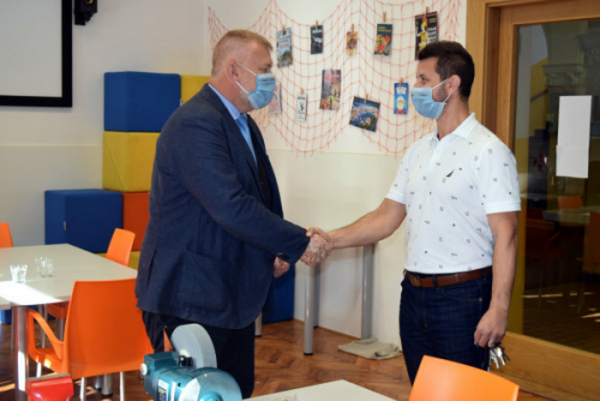 Školy v Libereckém kraji se dočkají nového vybavení, pomůcky již obdrželi v Turnově