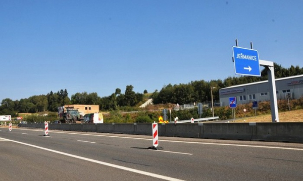 Modernizace svodidel omezuje provoz na silnici z Liberce do Hodkovic