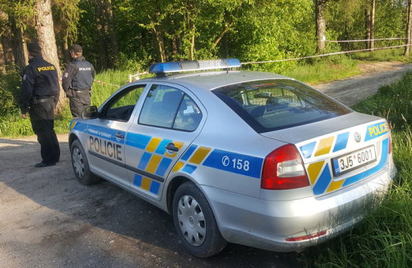 Seniorka z Českolipska zabila po hádce svého muže, tělo potom rozřezala a spálila na zahradě