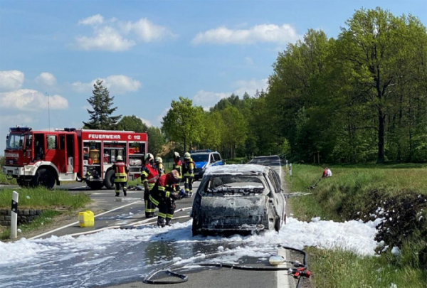 Cizinečtí policisté se svými spolkovými kolegy zasahovali u požáru vozidla nedaleko Olbersdorfu