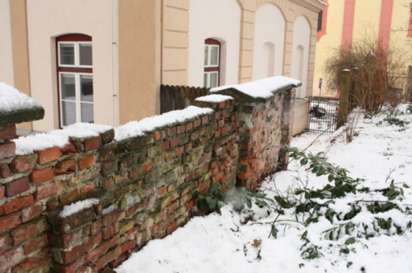 Liberecký kraj podpoří milionem korun obnovu ohradní zámecké zdi v Jilemnici