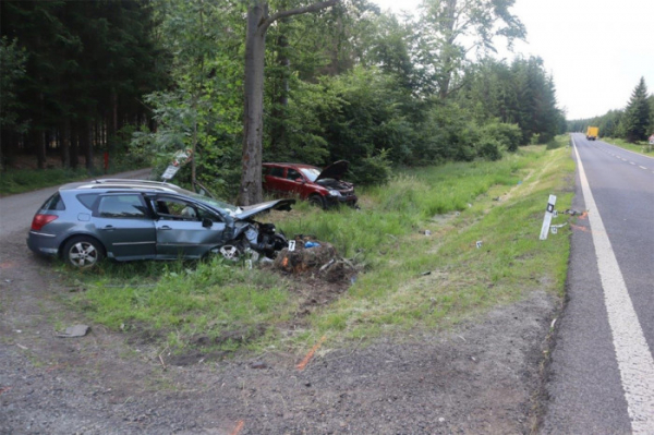 Při střetu dvou vozidel na Českolipsku nepřežil jeden z řidičů