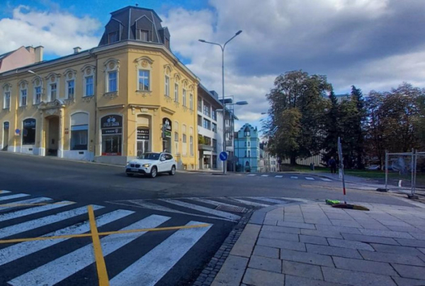Provoz křižovatky u radnice v Jablonci nad Nisou budou řídit semafory