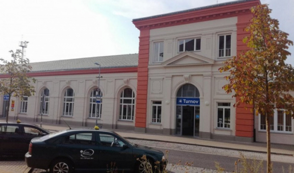 Pokladna Českých drah, na nádraží v Turnově, se od příštího roku uzavře