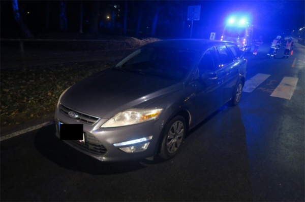 Řidič v Jablonci nad Nisou srazil na přechodu chodce, ten se zraněním skončil v nemocnicci